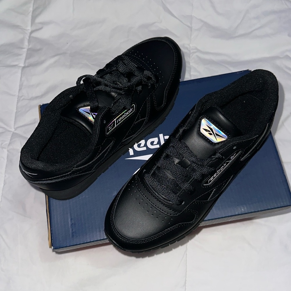 REEBOK Black leather sneakers BNWT
Men’s 4.5 and Women’s 6.5
